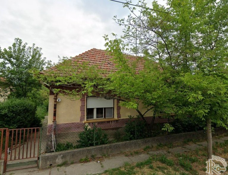 Jászladány, Hóvirág utca 8.