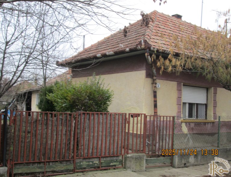 Jászladány, Hóvirág utca 8.