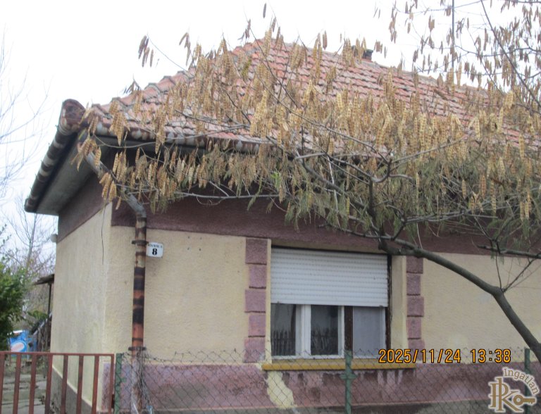 Jászladány, Hóvirág utca 8.