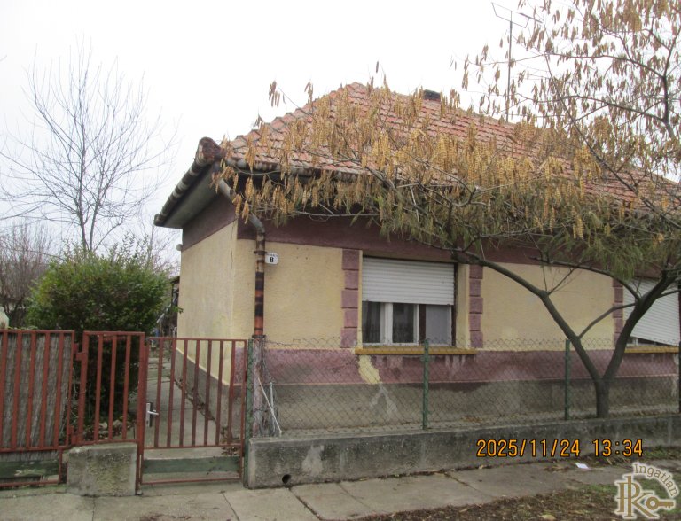 Jászladány, Hóvirág utca 8.