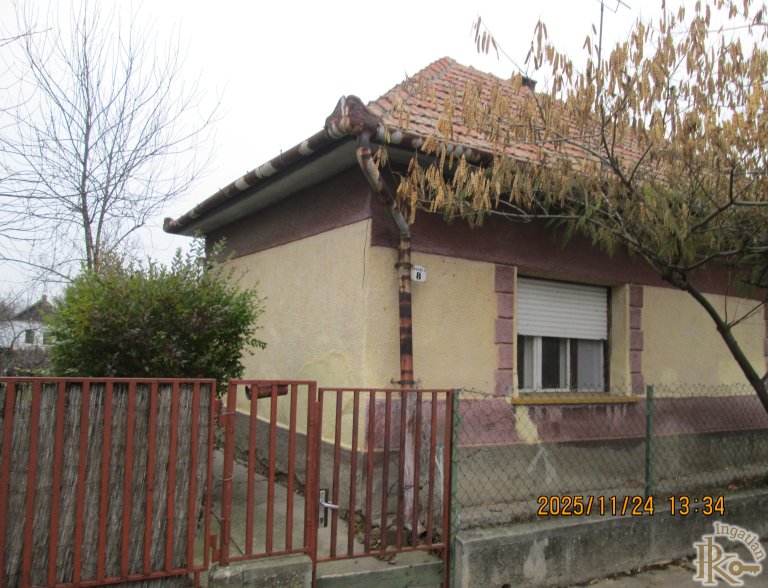 Jászladány, Hóvirág utca 8.